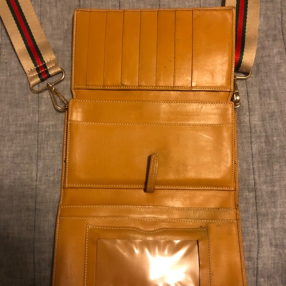 Vintage Gucci Logo Wallet with Crossbody Strap - Picture 3 of 5